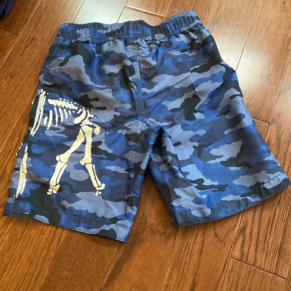 (5 for $25) Joe Fresh kids swim shorts - Picture 2 of 3